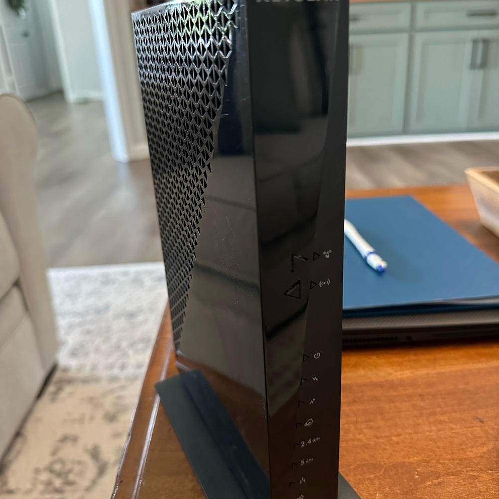 NETGEAR Cable Modem WiFi Router Combo C6300 - Picture 2 of 2
